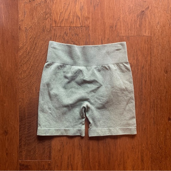 OQQ Biker Booty Scrunch Compression Short - Size M - Picture 6 of 6